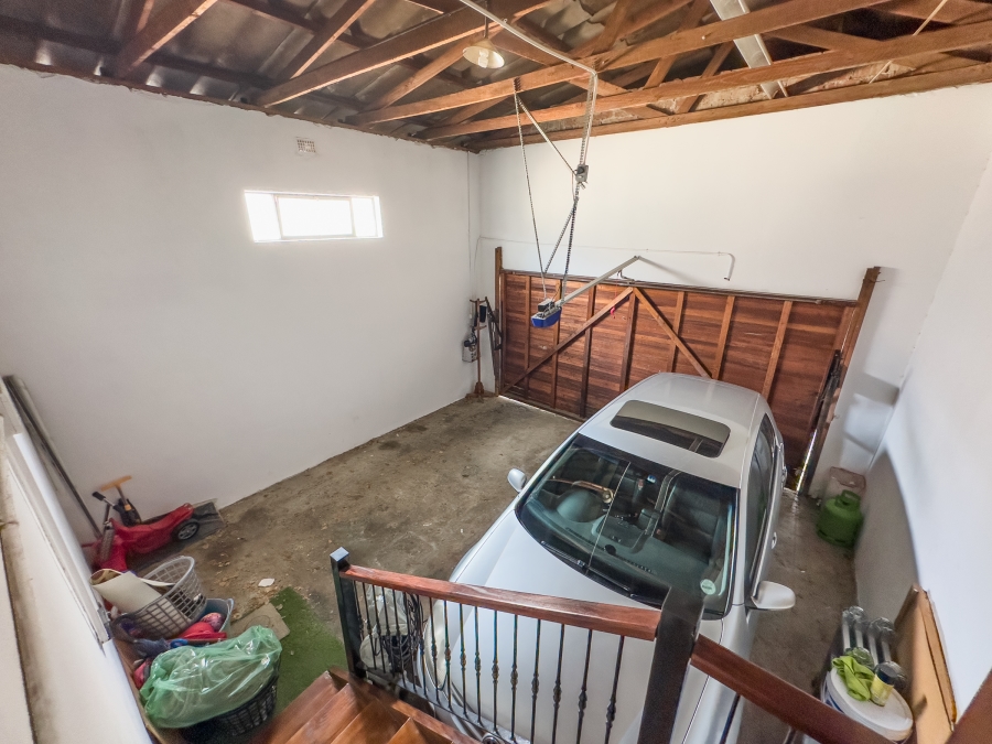 5 Bedroom Property for Sale in Avondale Western Cape